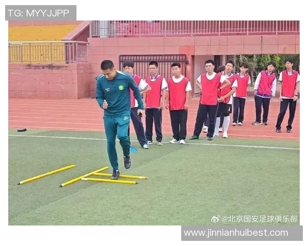 将北京国安足球公益课引入苏州共同感受足球带来的无限快乐与激情