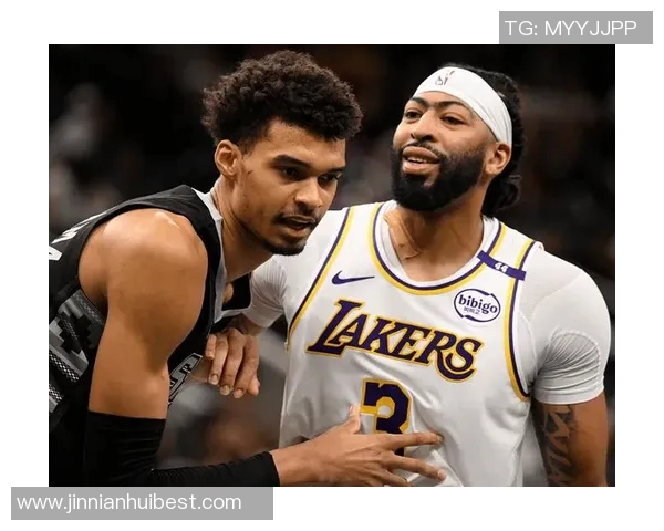 浓眉40分15篮板如同小孩对抗文班迅速进化令全联盟感到绝望