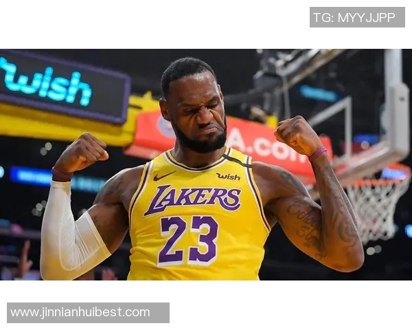 詹姆斯荣膺1月7日NBA最佳球员直播吧评选引发热议